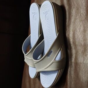 Crocs slip on Wedges womens 8 gray blue casual sandal